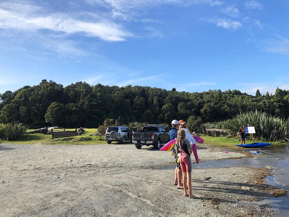 紐西蘭南島 馬希納普阿湖 Lake Mahinapua 岸邊