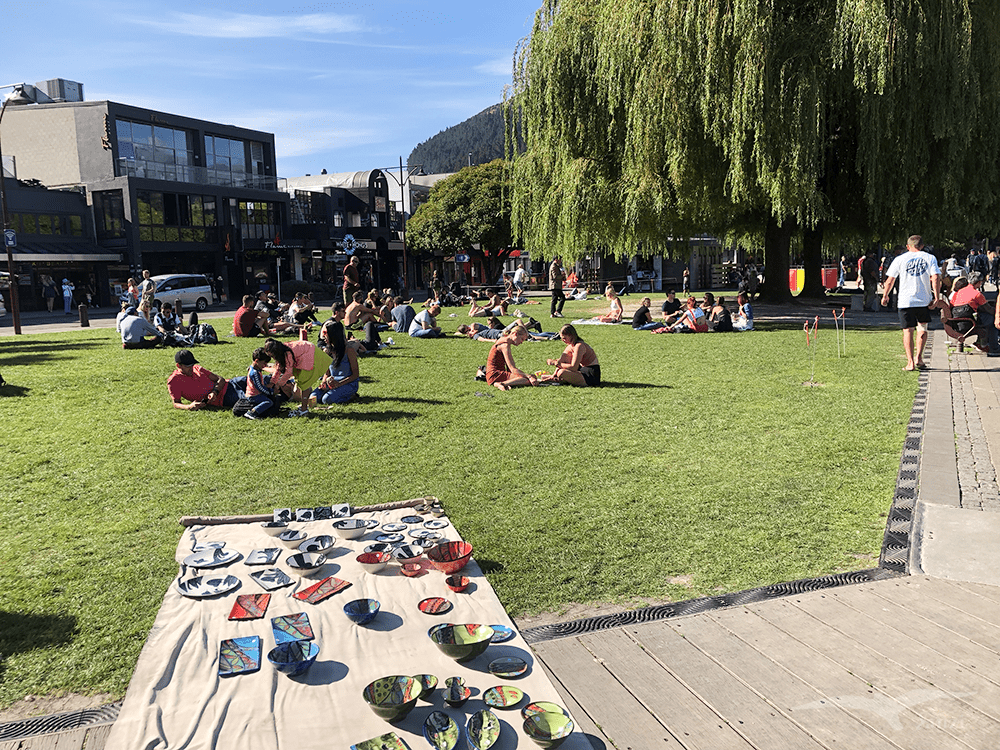 【紐西蘭D22】皇后鎮Queenstown六日遊行程|市區+郊區景點 - 第24張圖 皇后鎮 公園 Queenstown Earnslaw Park 市集