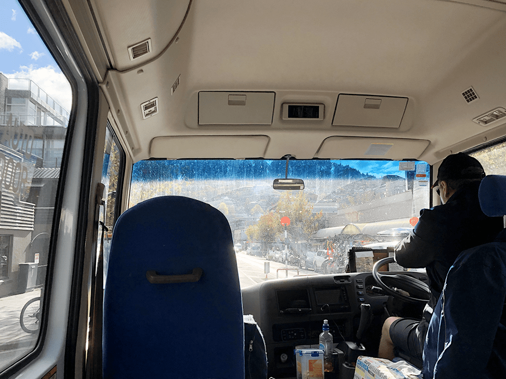 Kiwi experience 小巴士 司機