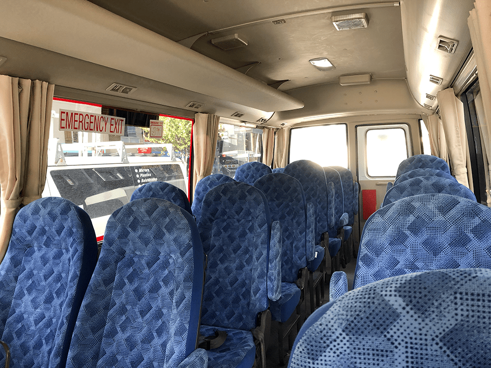 Kiwi experience 小巴士 座位