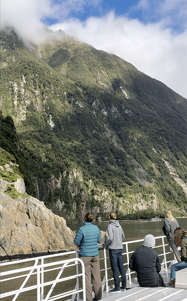 【紐西蘭D25下】米爾福德峽灣Milford Sound|探索世界八大奇景 - 第21張圖 米爾福德峽灣 Milford Sound前往瀑布