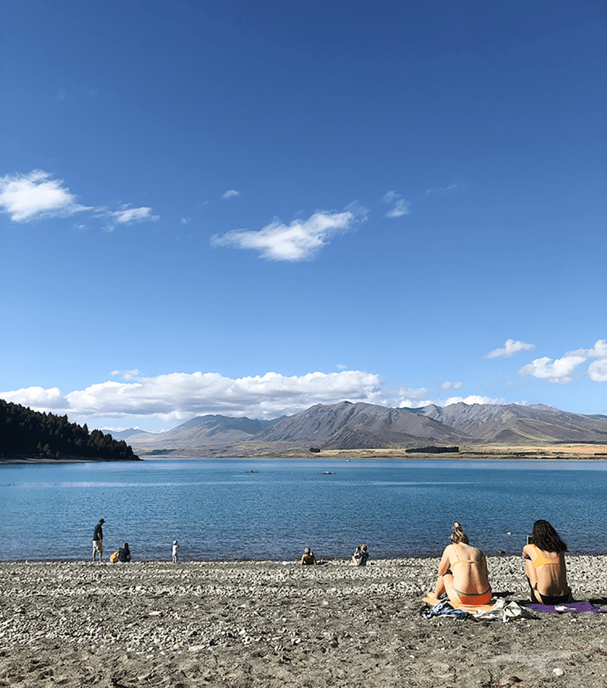 紐西蘭南島 蒂卡波湖 NZ Lake Tekapo 曬日光浴