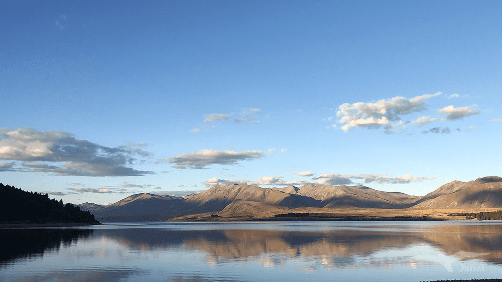 【紐西蘭D26下】蒂卡波湖Lake Tekapo+好牧羊人教堂|療癒美景 - 第85張圖 紐西蘭南島 蒂卡波湖 NZ Lake Tekapo 湖面山景