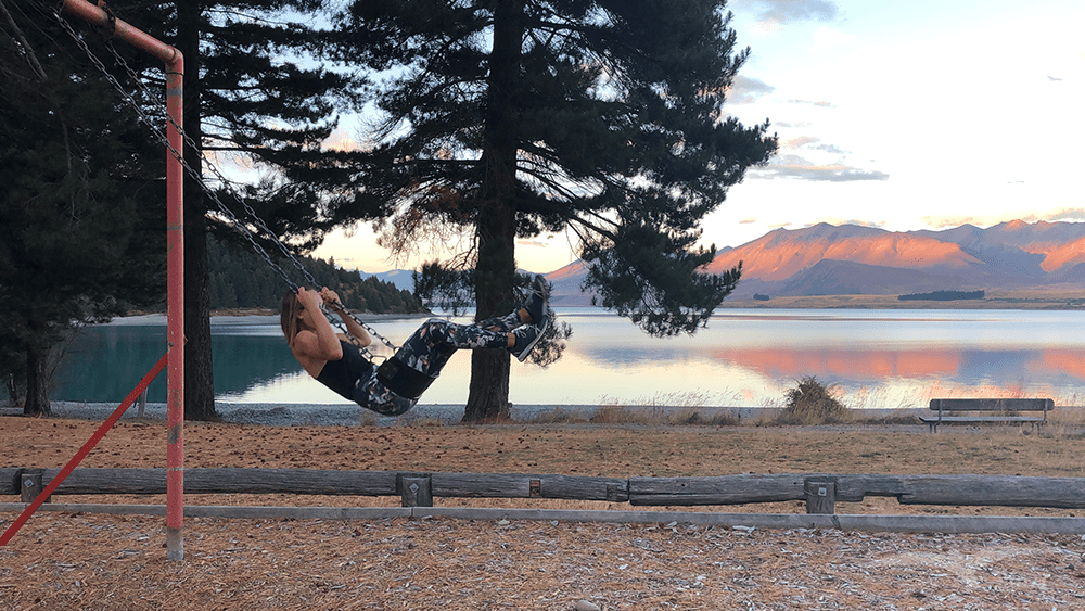 【紐西蘭D26下】蒂卡波湖Lake Tekapo+好牧羊人教堂|療癒美景 - 第91張圖 紐西蘭南島 蒂卡波湖 NZ Lake Tekapo 盪鞦韆 黃昏 橙紫色天空