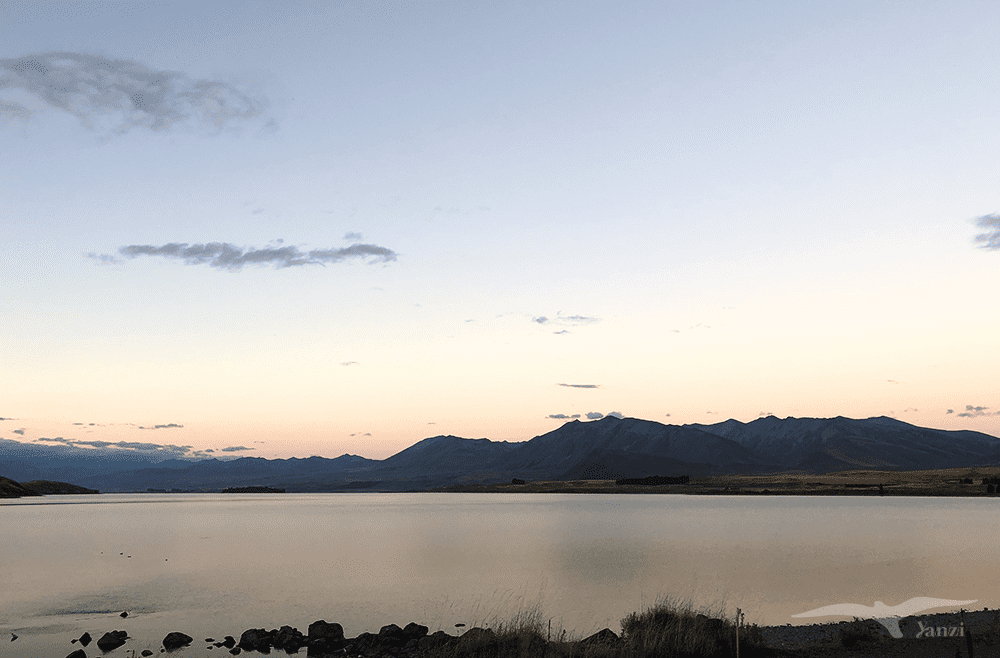 【紐西蘭D26下】蒂卡波湖Lake Tekapo+好牧羊人教堂|療癒美景 - 第96張圖 紐西蘭南島 蒂卡波湖 NZ Lake Tekapo 黃昏 橙紫色天空