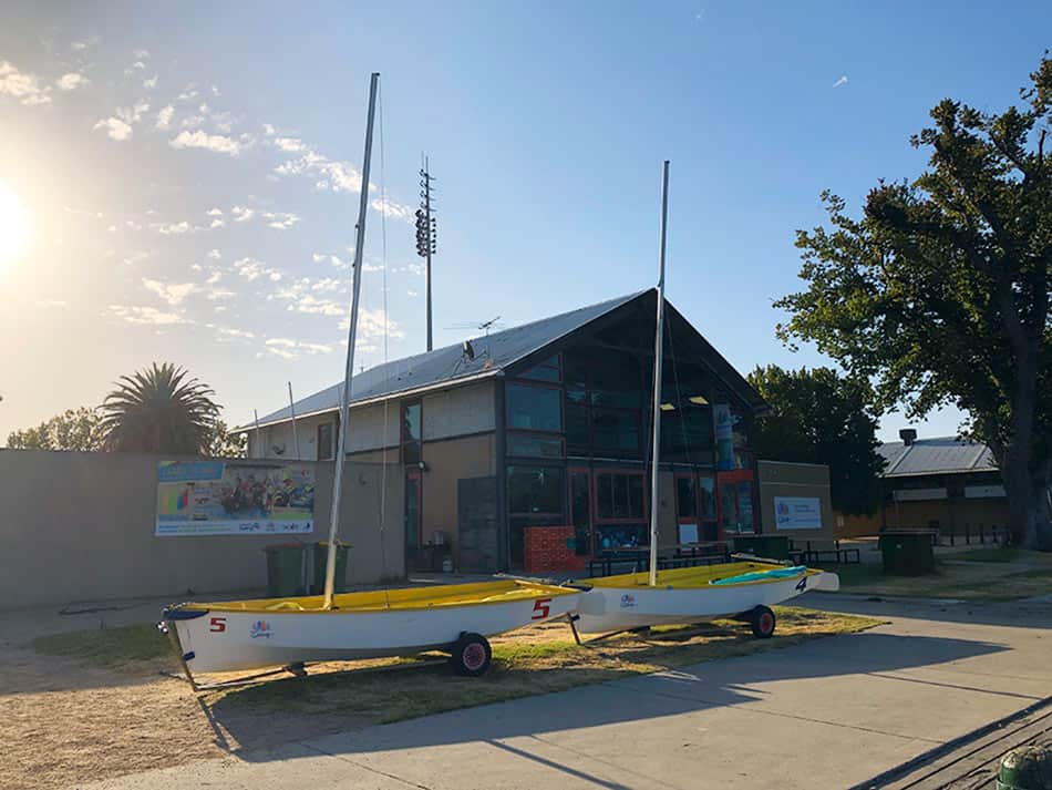 【墨爾本】超大湖泊公園 Albert Park Lake|慢跑/划船/野餐 - 第46張圖 墨爾本 阿爾伯特公園湖 Albert Park Lake 船