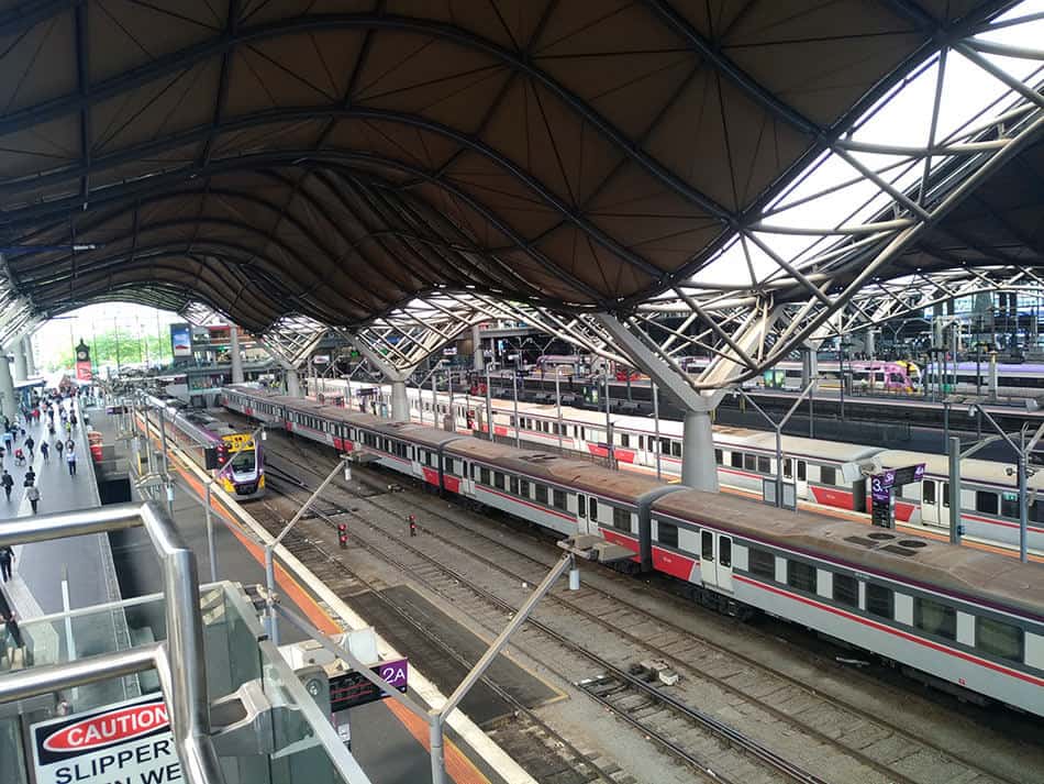 【墨爾本】南十字星車站 Southern Cross Station|光線與建築完美交融 - 第8張圖 南十字星車站 Southern Cross Station 波浪型建築設計