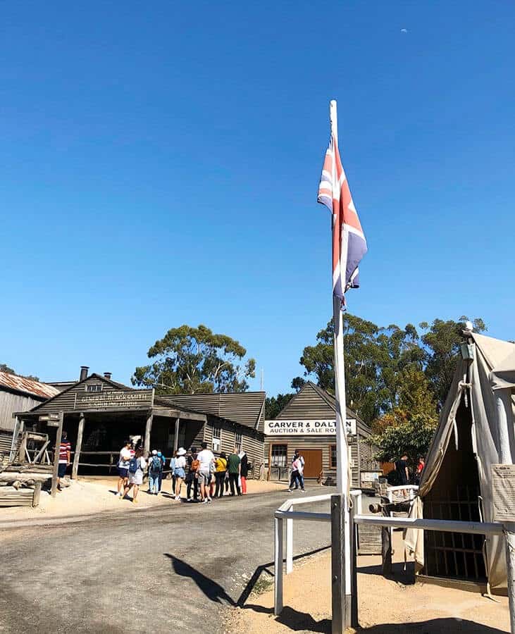 【墨爾本跟團一日遊】疏芬山掏金小鎮Sovereign Hill+羊駝農場 - 第104張圖 疏芬山掏金小鎮 Sovereign Hill 街景