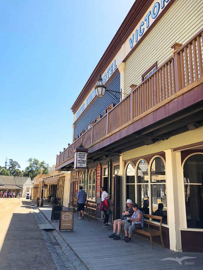 【墨爾本跟團一日遊】疏芬山掏金小鎮Sovereign Hill+羊駝農場 - 第37張圖 疏芬山掏金小鎮 Sovereign Hill 街景