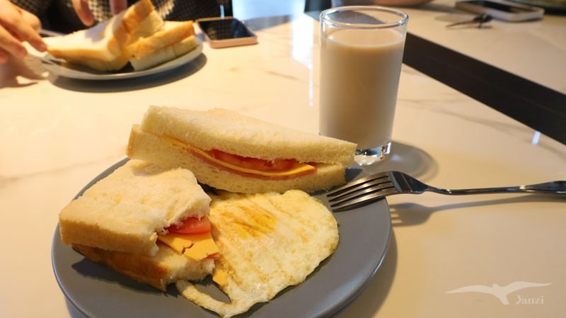 【澎湖民宿推薦】澎湖路旅店—樓中樓6人房｜乾淨舒適、附早餐