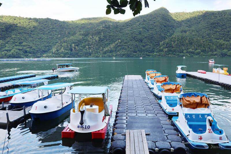 【花蓮鯉魚潭】2023花蓮紅面鴨Fun暑假｜水舞煙火秀+踩天鵝船