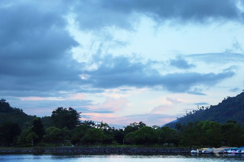 【花蓮鯉魚潭】2023花蓮紅面鴨Fun暑假｜水舞煙火秀+踩天鵝船