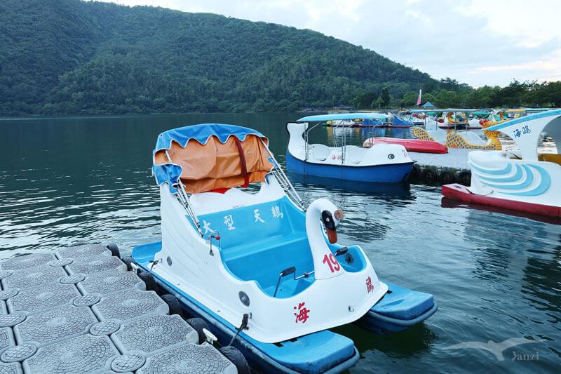 【花蓮鯉魚潭】2023花蓮紅面鴨Fun暑假｜水舞煙火秀+踩天鵝船