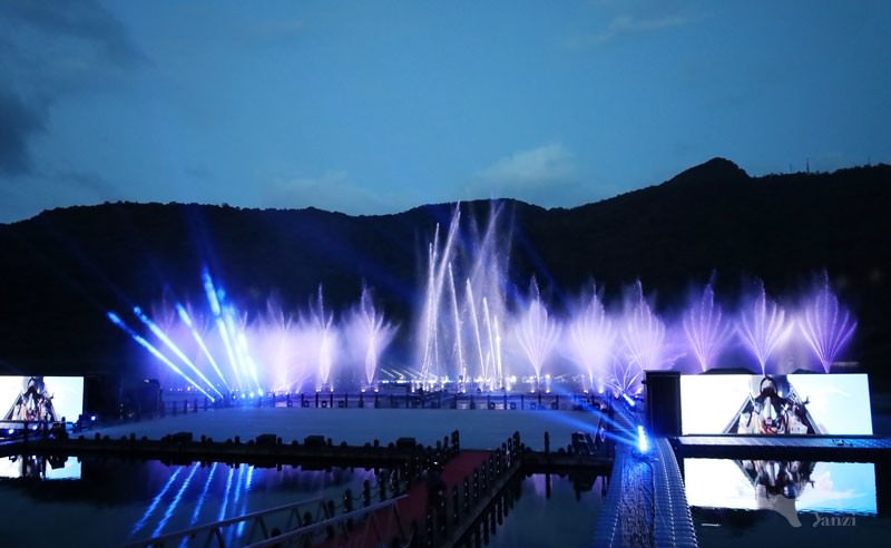 【花蓮鯉魚潭】2023花蓮紅面鴨Fun暑假｜水舞煙火秀+踩天鵝船