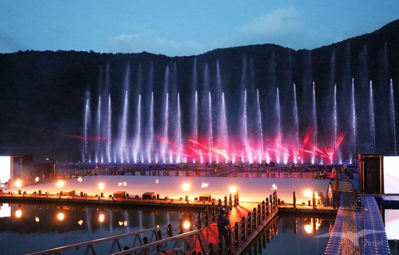 【花蓮鯉魚潭】2023花蓮紅面鴨Fun暑假｜水舞煙火秀+踩天鵝船