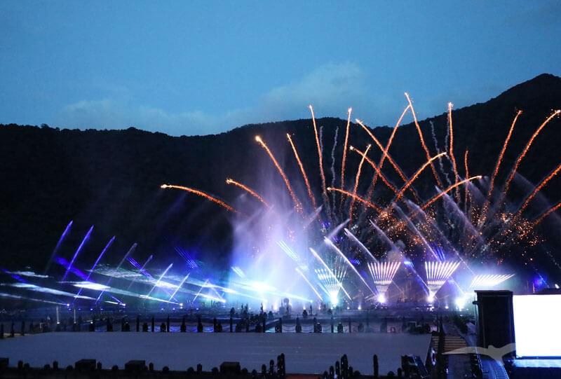 【花蓮鯉魚潭】2023花蓮紅面鴨Fun暑假｜水舞煙火秀+踩天鵝船