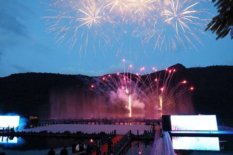 【花蓮鯉魚潭】2023花蓮紅面鴨Fun暑假｜水舞煙火秀+踩天鵝船