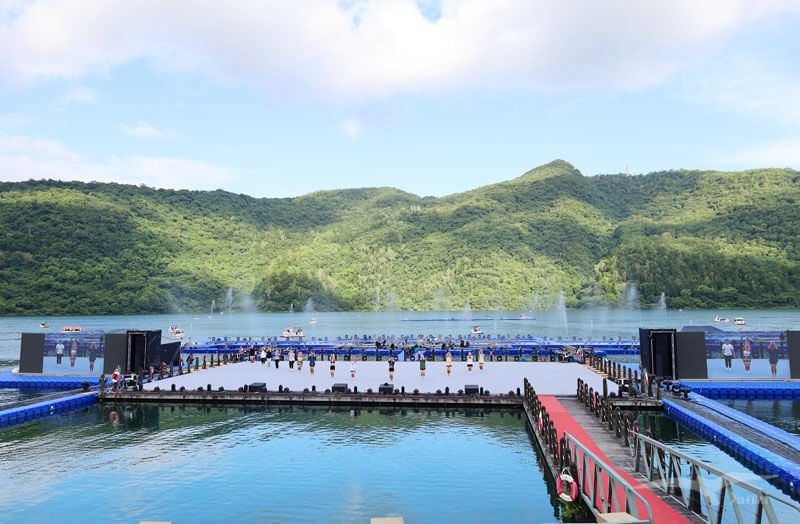 【花蓮鯉魚潭】2023花蓮紅面鴨Fun暑假｜水舞煙火秀+踩天鵝船