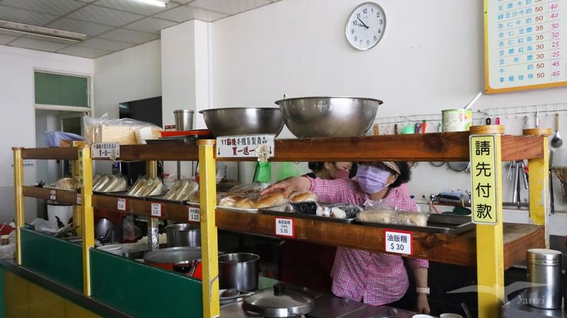 【花蓮早餐】明心紅茶｜厚皮手工蛋餅 表皮蛋煎得香脆！傳統早餐