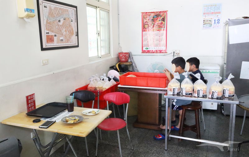 【花蓮早餐】明心紅茶｜厚皮手工蛋餅 表皮蛋煎得香脆！傳統早餐