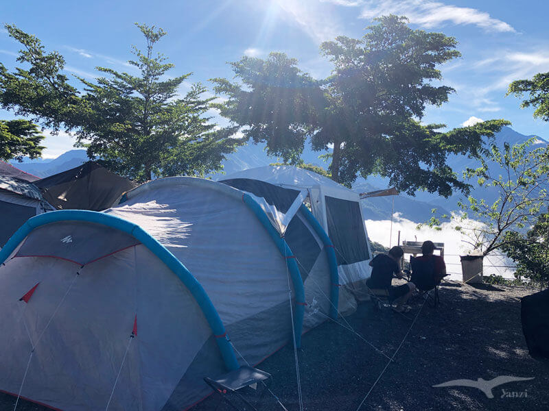 武界露營推薦——武界雲頂露營天地｜打開帳篷就能看雲海！