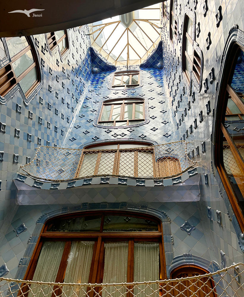 【巴塞隆納】巴特略之家|圓弧曲線奇特建築!建築大師高第作品之一 - 第18張圖