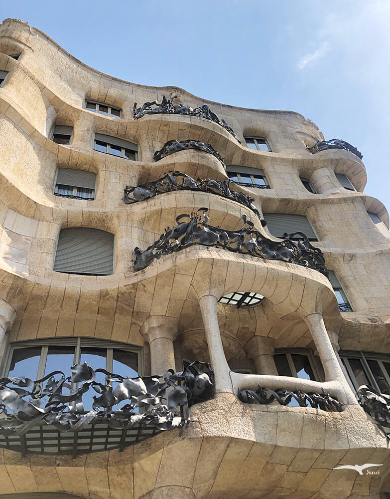 【巴塞隆納】巴特略之家|圓弧曲線奇特建築!建築大師高第作品之一 - 第6張圖