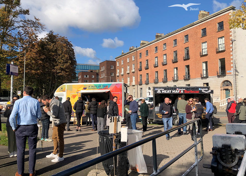 【都柏林市集】Mespil Road Lunchtime Market｜河岸邊的平日午餐市集！