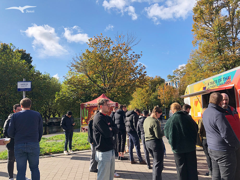 【都柏林市集】Mespil Road Lunchtime Market｜河岸邊的平日午餐市集！