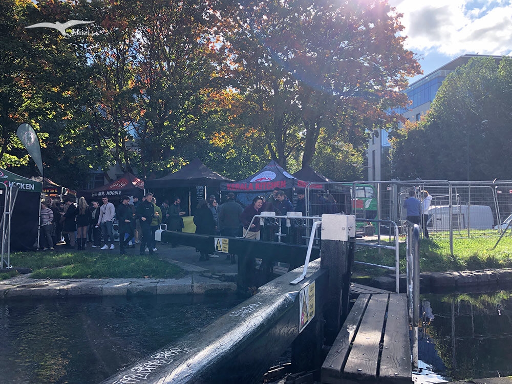 【都柏林市集】Mespil Road Lunchtime Market｜河岸邊的平日午餐市集！