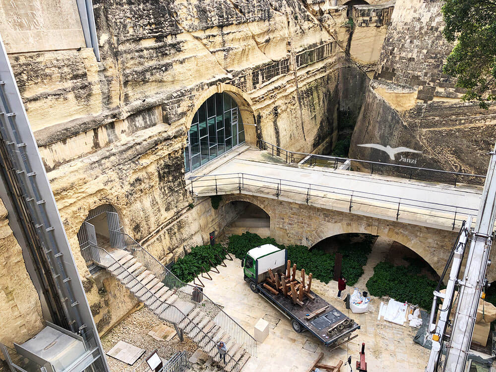 【瓦萊塔一日遊】8大景點＋步行路線｜漫步馬爾他的金色古城！