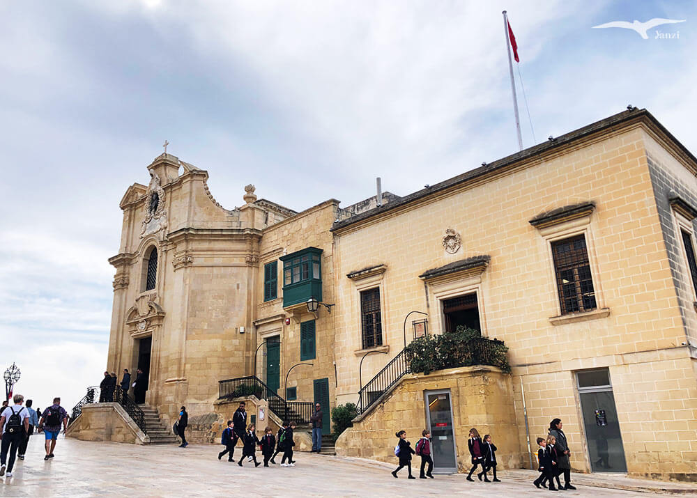 【瓦萊塔一日遊】8大景點＋步行路線｜漫步馬爾他的金色古城！