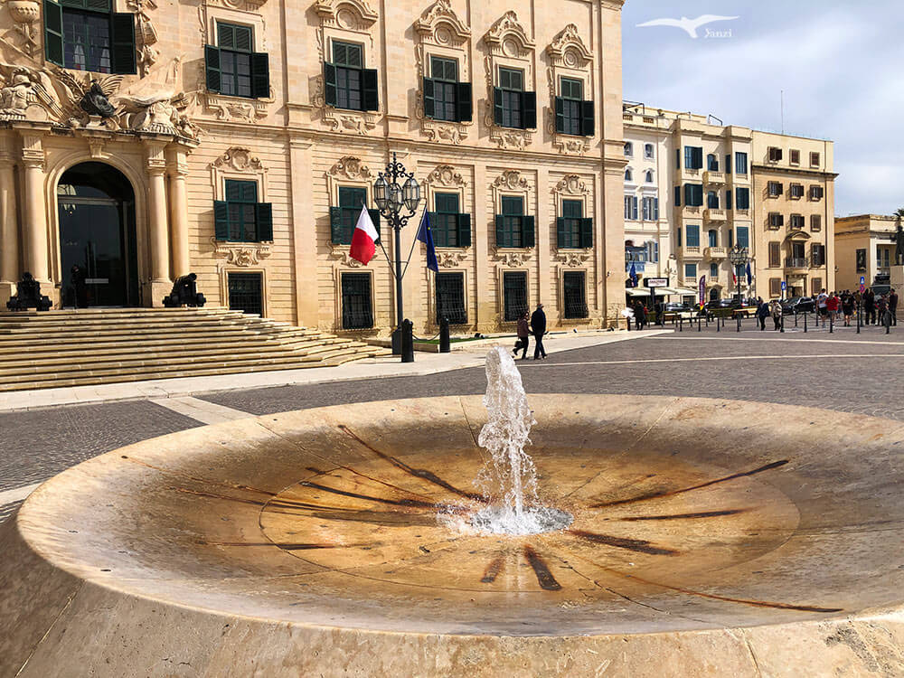 【瓦萊塔一日遊】8大景點＋步行路線｜漫步馬爾他的金色古城！