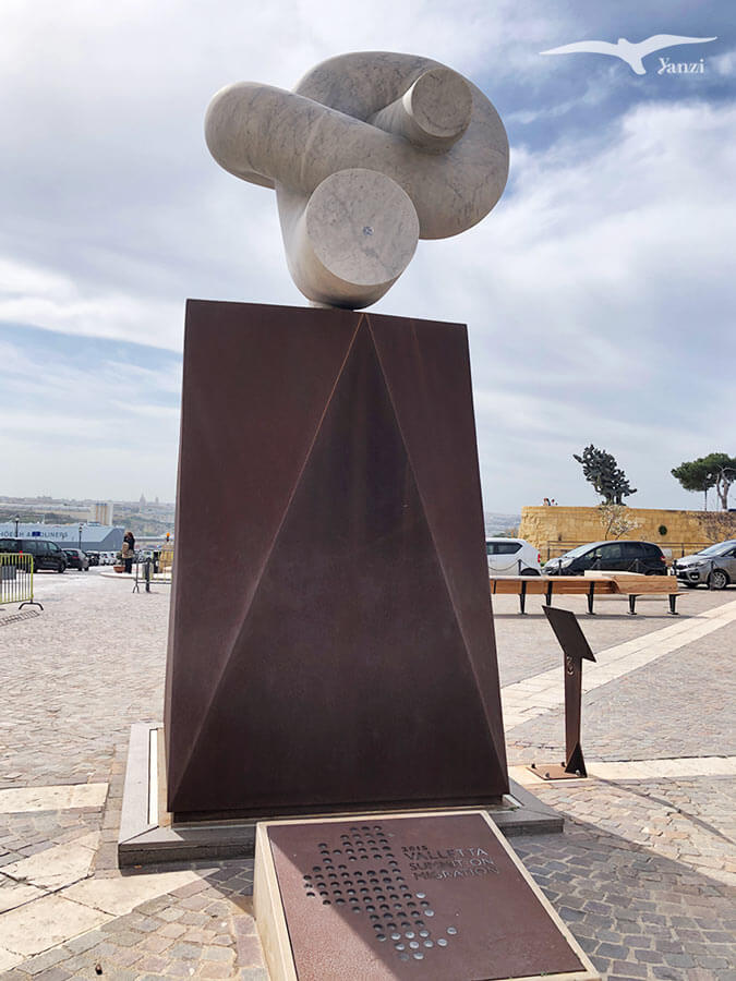 【瓦萊塔一日遊】8大景點＋步行路線｜漫步馬爾他的金色古城！