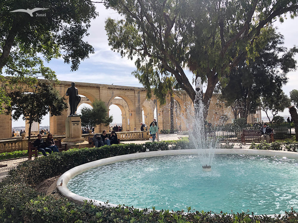 【瓦萊塔一日遊】8大景點＋步行路線｜漫步馬爾他的金色古城！