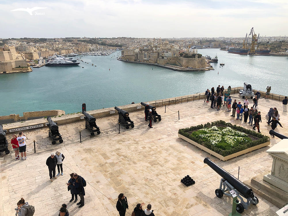 【瓦萊塔一日遊】8大景點＋步行路線｜漫步馬爾他的金色古城！