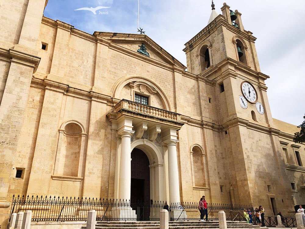 【瓦萊塔一日遊】8大景點＋步行路線｜漫步馬爾他的金色古城！
