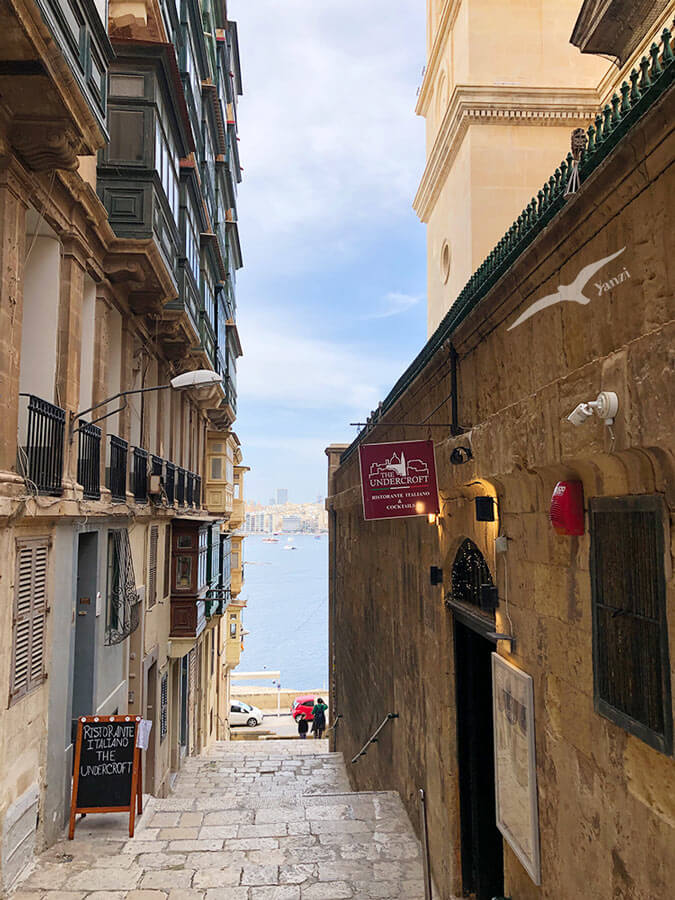 【瓦萊塔一日遊】8大景點＋步行路線｜漫步馬爾他的金色古城！