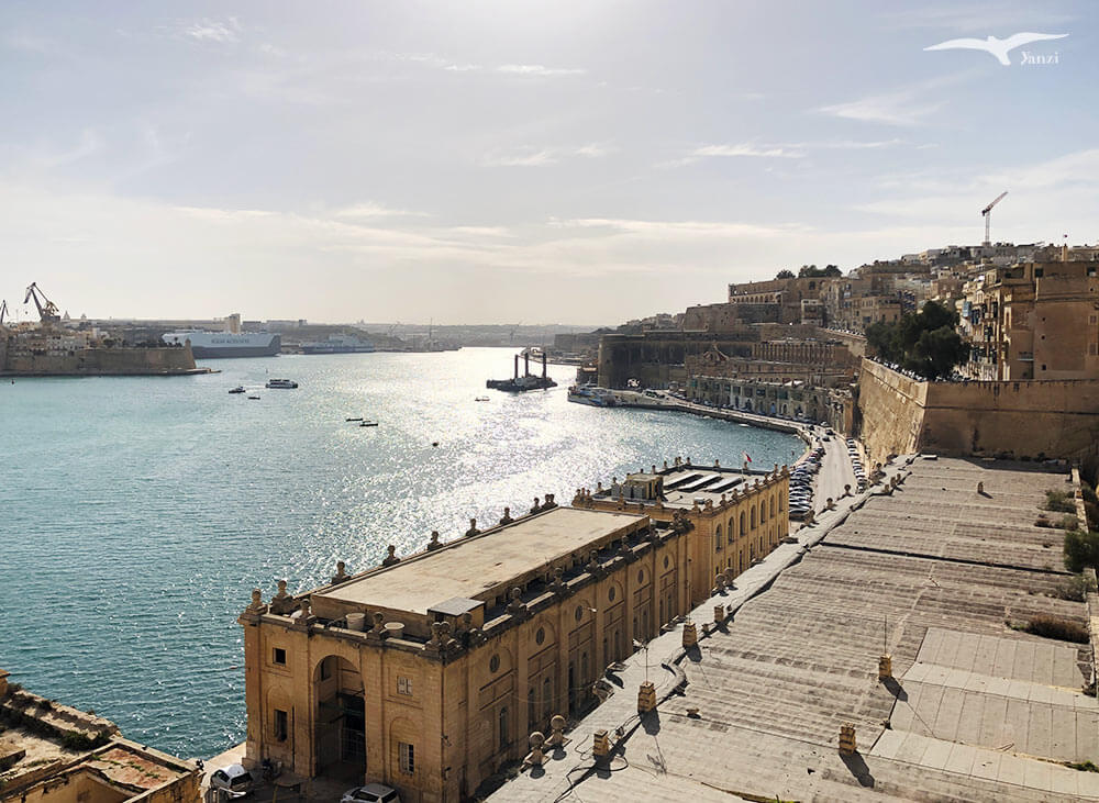 【瓦萊塔一日遊】8大景點＋步行路線｜漫步馬爾他的金色古城！