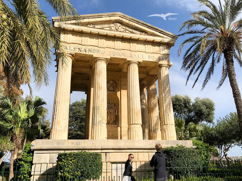 【瓦萊塔一日遊】8大景點＋步行路線｜漫步馬爾他的金色古城！