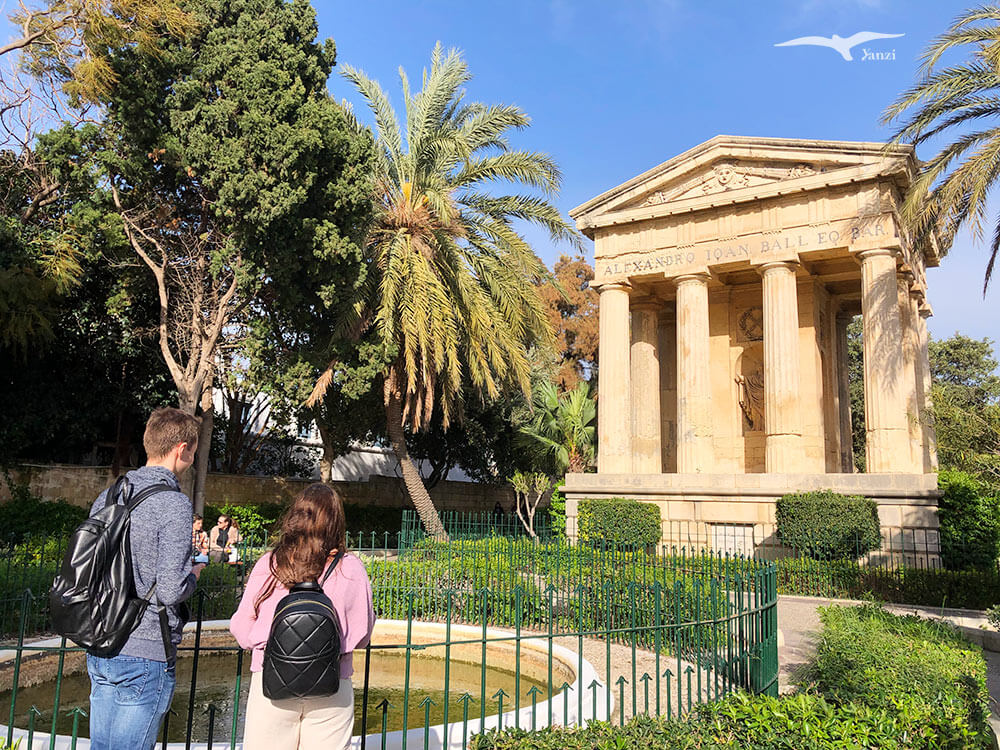 【瓦萊塔一日遊】8大景點＋步行路線｜漫步馬爾他的金色古城！