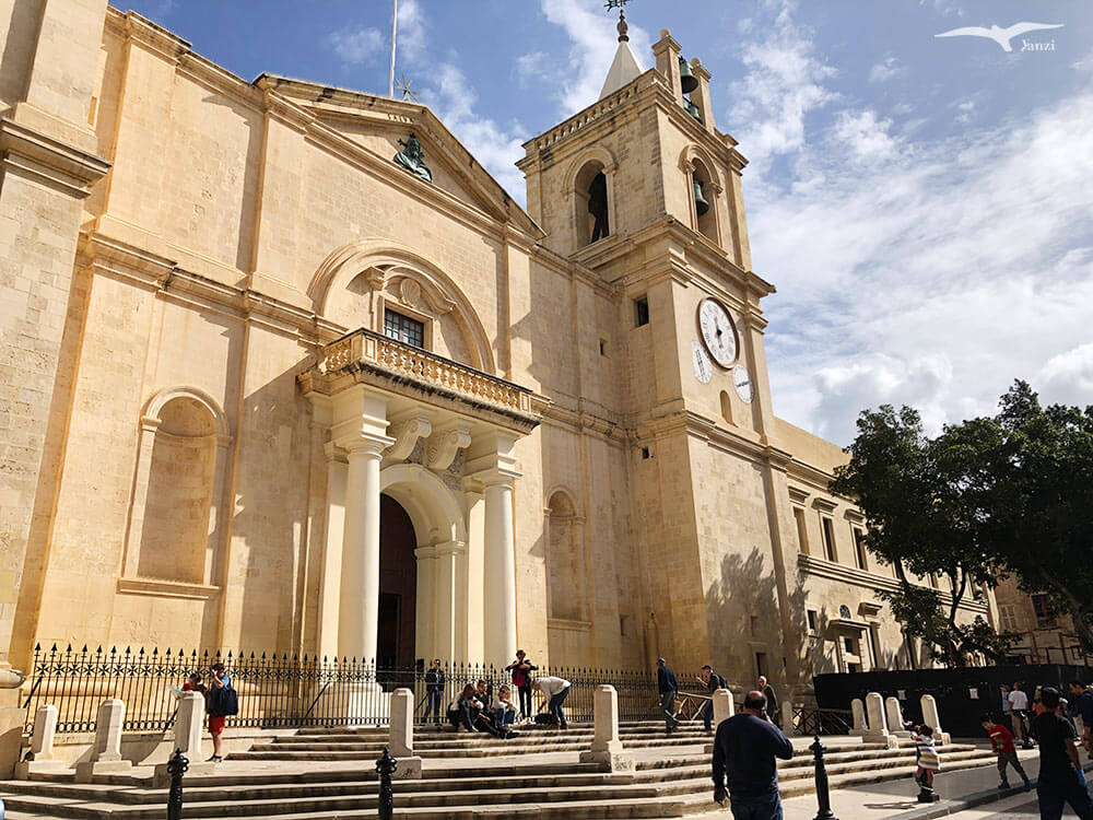 【瓦萊塔一日遊】8大景點＋步行路線｜漫步馬爾他的金色古城！