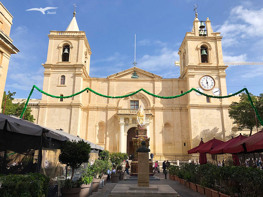 【瓦萊塔一日遊】8大景點＋步行路線｜漫步馬爾他的金色古城！