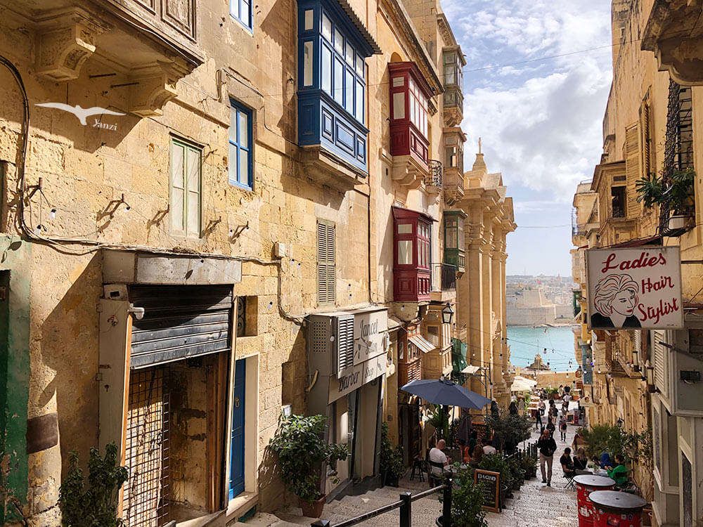 【瓦萊塔一日遊】8大景點＋步行路線｜漫步馬爾他的金色古城！