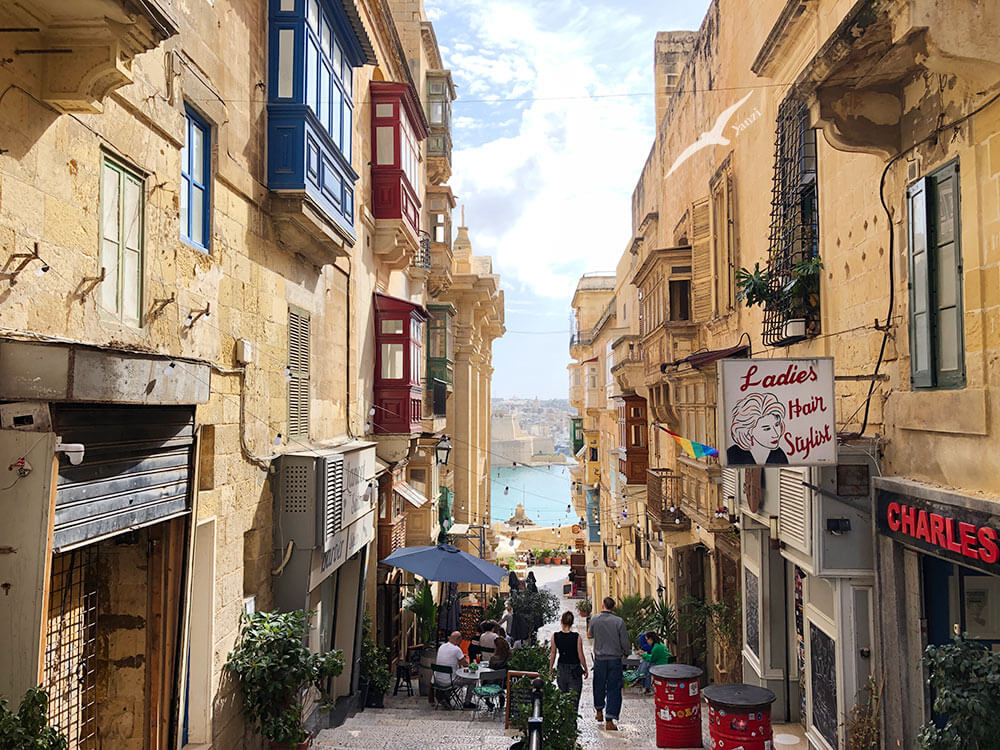 【瓦萊塔一日遊】8大景點＋步行路線｜漫步馬爾他的金色古城！