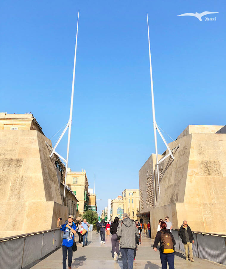 【瓦萊塔一日遊】8大景點＋步行路線｜漫步馬爾他的金色古城！