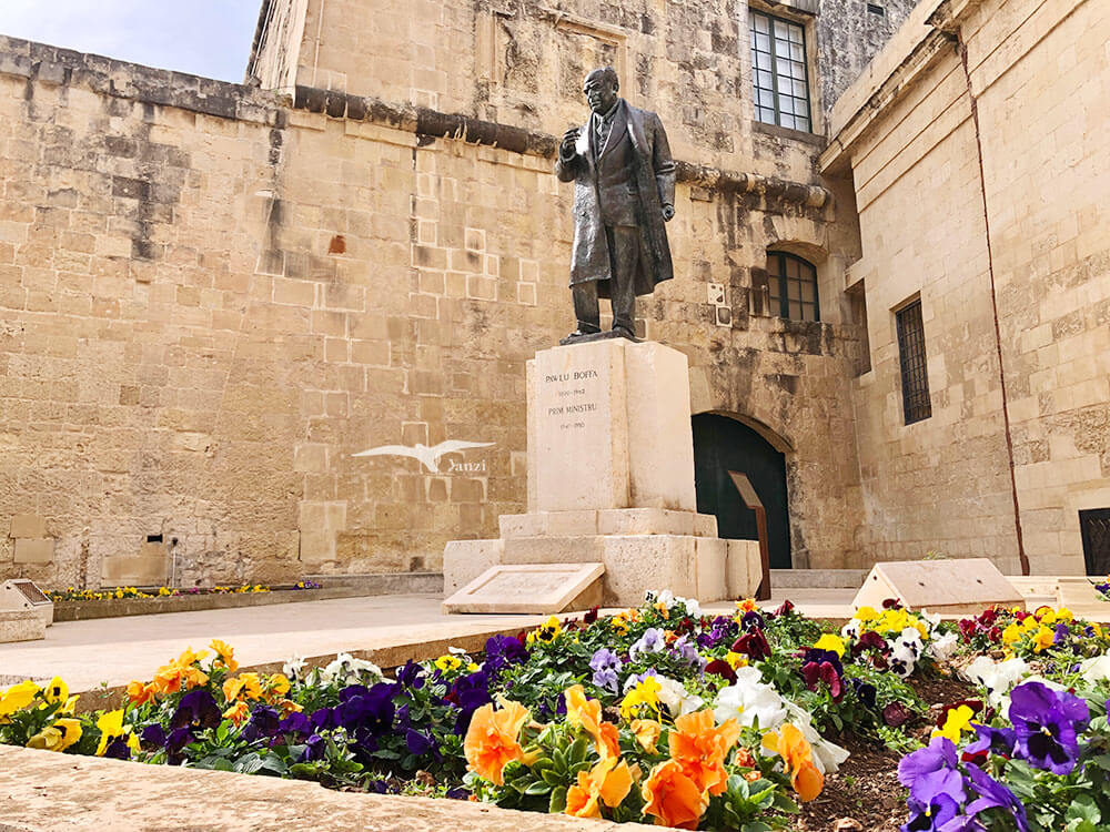 【瓦萊塔一日遊】8大景點＋步行路線｜漫步馬爾他的金色古城！